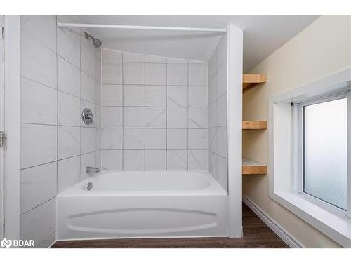 218 West Street N, Orillia, ON - Indoor Photo Showing Bathroom