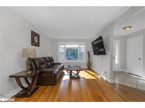 24 Mcveigh Drive, Barrie, ON - Indoor Photo Showing Living Room