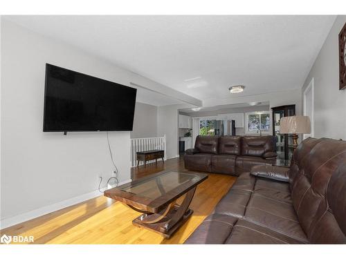 24 Mcveigh Drive, Barrie, ON - Indoor Photo Showing Living Room