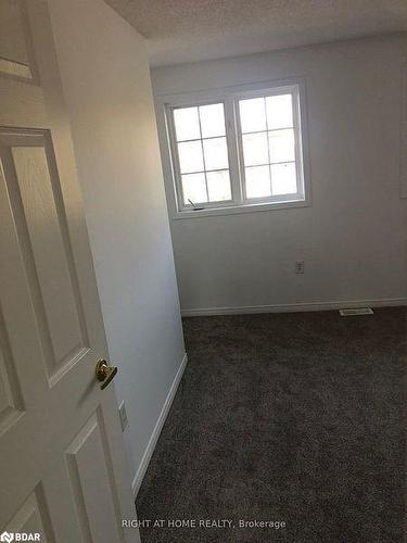 59 Lions Gate Boulevard Boulevard, Barrie, ON - Indoor Photo Showing Other Room