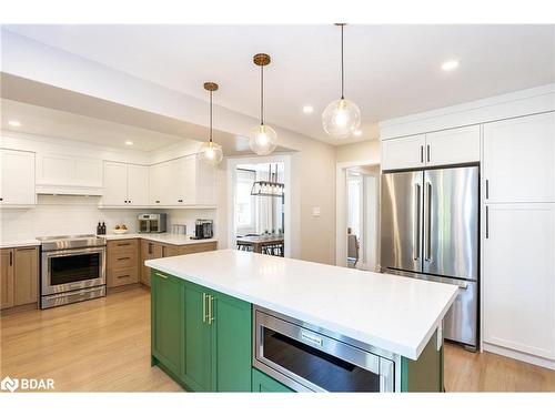 993 Whitney Crescent, Midland, ON - Indoor Photo Showing Kitchen With Upgraded Kitchen