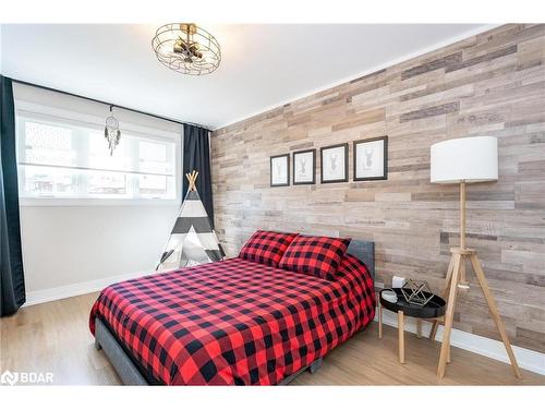 993 Whitney Crescent, Midland, ON - Indoor Photo Showing Bedroom