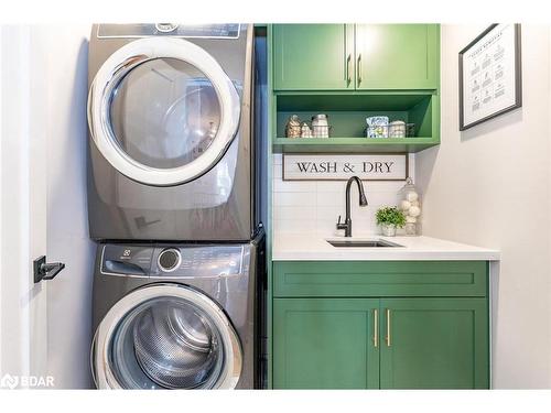 993 Whitney Crescent, Midland, ON - Indoor Photo Showing Laundry Room