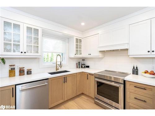 993 Whitney Crescent, Midland, ON - Indoor Photo Showing Kitchen