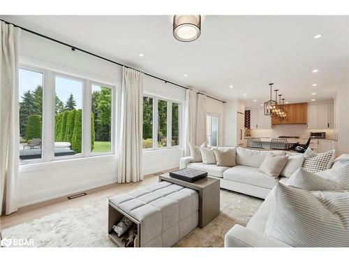 46 David Willson Trail, Sharon, ON - Indoor Photo Showing Living Room