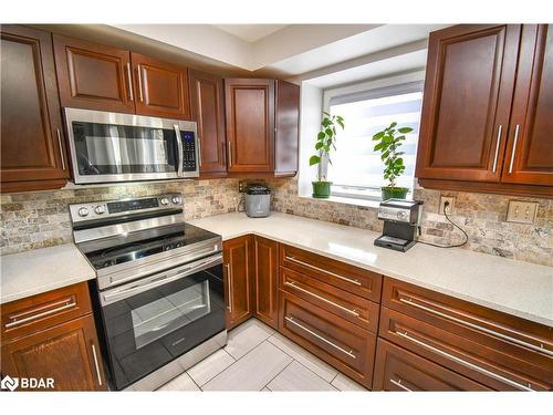 30 Aikens Crescent, Barrie, ON - Indoor Photo Showing Kitchen