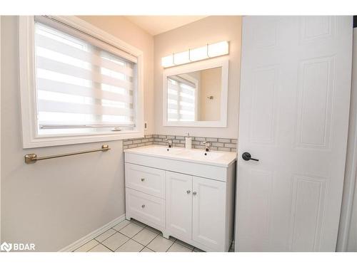 30 Aikens Crescent, Barrie, ON - Indoor Photo Showing Bathroom