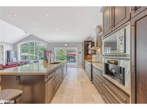 36 Lilac Lane, Midhurst, ON - Indoor Photo Showing Kitchen With Upgraded Kitchen