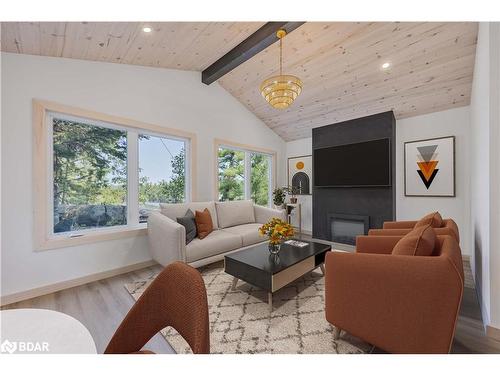 3-1148 Muldrew Lake Road, Gravenhurst, ON - Indoor Photo Showing Living Room