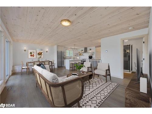 3-1148 Muldrew Lake Road, Gravenhurst, ON - Indoor Photo Showing Living Room