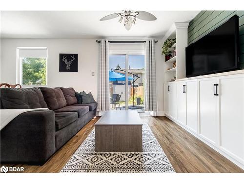 24 Christie Crescent, Barrie, ON - Indoor Photo Showing Living Room