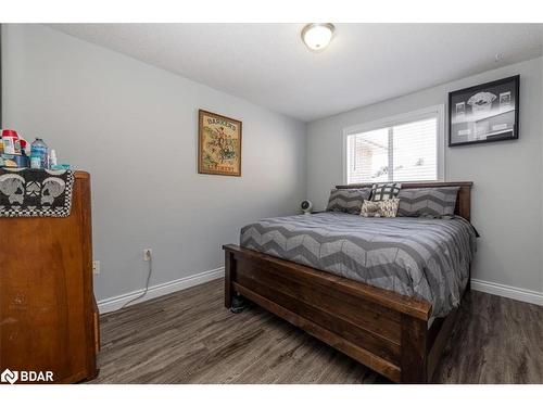 58 Mapleton Avenue, Barrie, ON - Indoor Photo Showing Bedroom