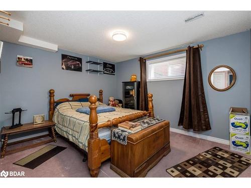 58 Mapleton Avenue, Barrie, ON - Indoor Photo Showing Bedroom