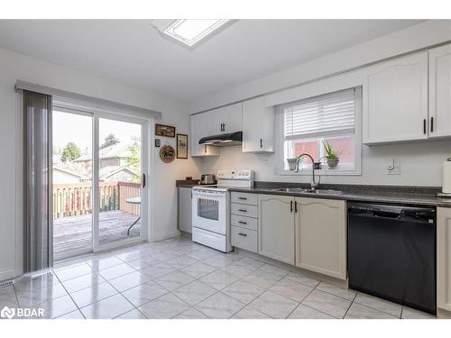 58 Mapleton Avenue, Barrie, ON - Indoor Photo Showing Kitchen