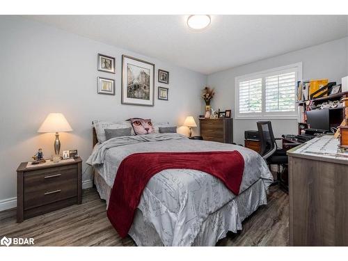 58 Mapleton Avenue, Barrie, ON - Indoor Photo Showing Bedroom