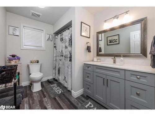 58 Mapleton Avenue, Barrie, ON - Indoor Photo Showing Bathroom