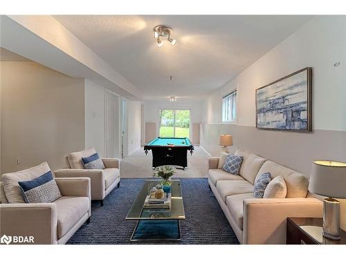 61 Arthur Avenue, Barrie, ON - Indoor Photo Showing Living Room