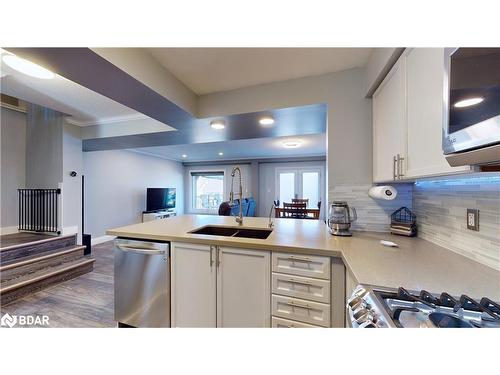 282 Mcmeeken Drive, Cambridge, ON - Indoor Photo Showing Kitchen With Double Sink