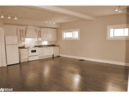 52 Holgate Street, Barrie, ON - Indoor Photo Showing Kitchen