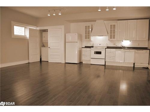 52 Holgate Street, Barrie, ON - Indoor Photo Showing Kitchen