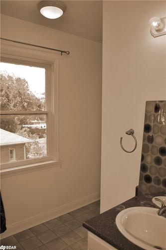 52 Holgate Street, Barrie, ON - Indoor Photo Showing Bathroom