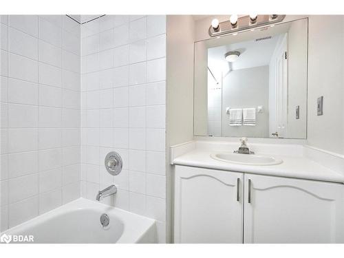 Lower-438 Sunnidale Road, Barrie, ON - Indoor Photo Showing Bathroom