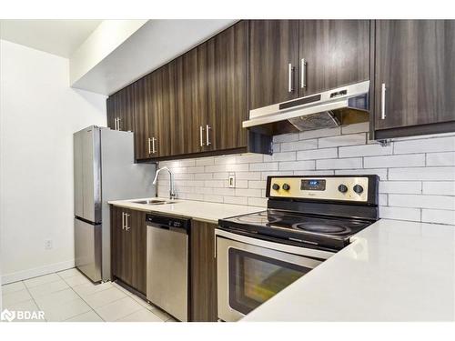 36-2059 Weston Road, Toronto, ON - Indoor Photo Showing Kitchen With Upgraded Kitchen