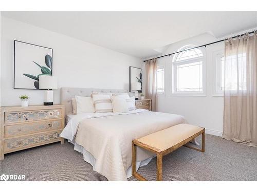 102 Wood Crescent, Angus, ON - Indoor Photo Showing Bedroom