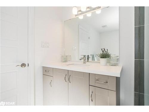 102 Wood Crescent, Angus, ON - Indoor Photo Showing Bathroom