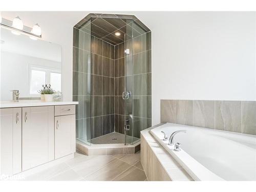 102 Wood Crescent, Angus, ON - Indoor Photo Showing Bathroom