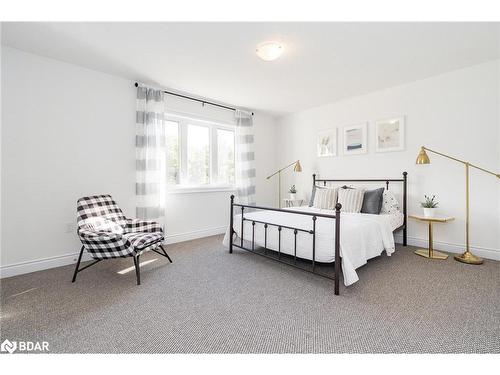 102 Wood Crescent, Angus, ON - Indoor Photo Showing Bedroom