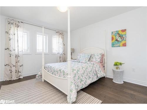 102 Wood Crescent, Angus, ON - Indoor Photo Showing Bedroom