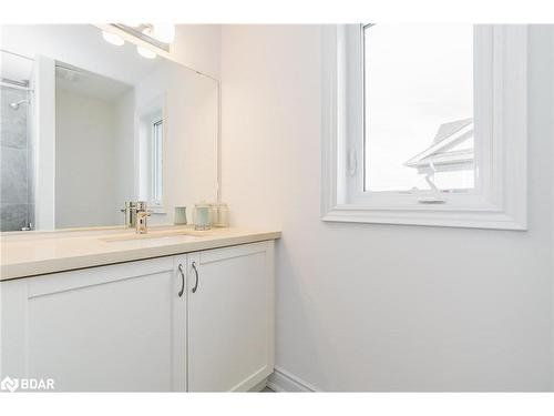 102 Wood Crescent, Angus, ON - Indoor Photo Showing Bathroom