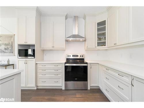 102 Wood Crescent, Angus, ON - Indoor Photo Showing Kitchen