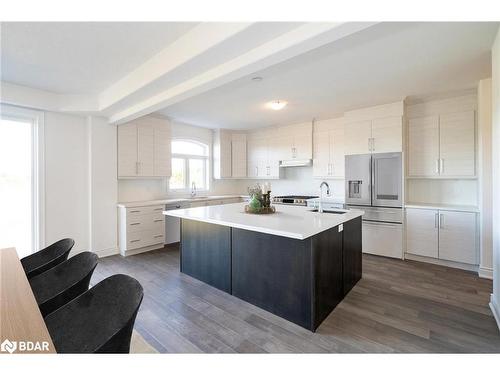 60 Wood Crescent, Angus, ON - Indoor Photo Showing Kitchen