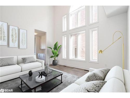 60 Wood Crescent, Angus, ON - Indoor Photo Showing Living Room