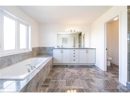 60 Wood Crescent, Angus, ON - Indoor Photo Showing Bathroom