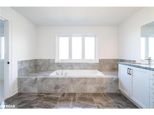 60 Wood Crescent, Angus, ON - Indoor Photo Showing Bathroom