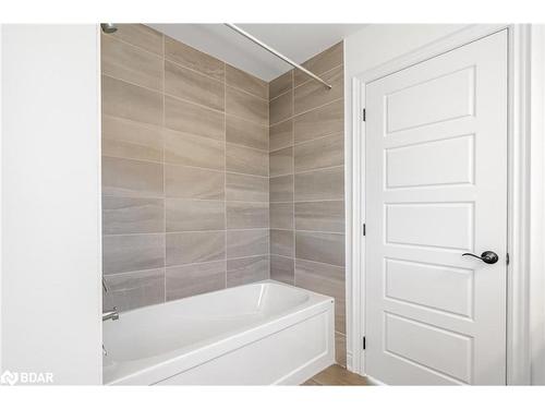 60 Wood Crescent, Angus, ON - Indoor Photo Showing Bathroom