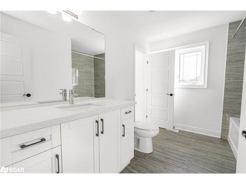 60 Wood Crescent, Angus, ON - Indoor Photo Showing Bathroom