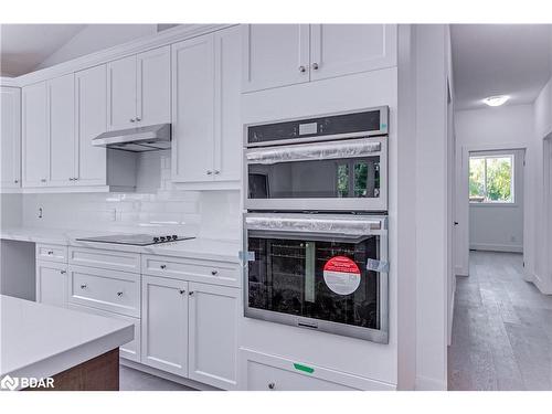 3260 Cove Avenue, Innisfil, ON - Indoor Photo Showing Kitchen