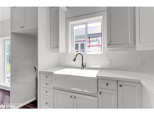 3260 Cove Avenue, Innisfil, ON - Indoor Photo Showing Kitchen