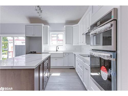 3260 Cove Avenue, Innisfil, ON - Indoor Photo Showing Kitchen