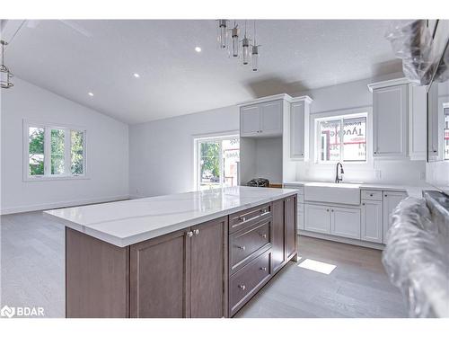 3260 Cove Avenue, Innisfil, ON - Indoor Photo Showing Kitchen