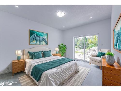 3260 Cove Avenue, Innisfil, ON - Indoor Photo Showing Bedroom