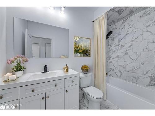 3260 Cove Avenue, Innisfil, ON - Indoor Photo Showing Bathroom