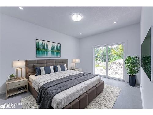 3256 Cove Avenue, Innisfil, ON - Indoor Photo Showing Bedroom