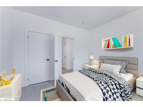 3256 Cove Avenue, Innisfil, ON - Indoor Photo Showing Bedroom