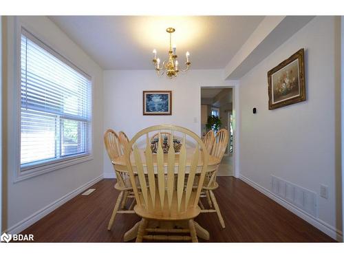 140 Country Lane, Barrie, ON - Indoor Photo Showing Dining Room