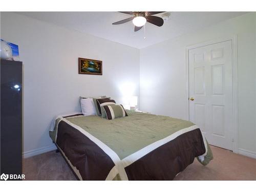 140 Country Lane, Barrie, ON - Indoor Photo Showing Bedroom